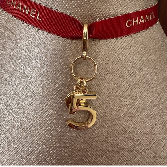 Charm from perfume gift - Picture 3 of 5